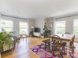 Luxurious Bright and Airy 1BDR Flat