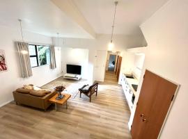 St Okes Apartment- Peaceful retreat set in native bush Stay 1 night, 1 week or 1 month, hotel in Lower Hutt