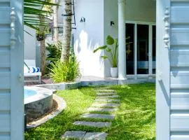 Villa with private pool Walk to Kabalana Beach