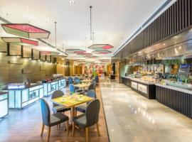The QUBE Hotel Jingzhou, hotel in Caoshi