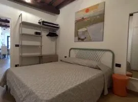 Charming Little House 2 kilometers from the Historical Centre in a typical Florentine district right next to the Tram and Bus stops by Florence Holidays Apartments
