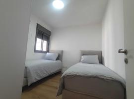 לילה בחריש, hotel in Harish