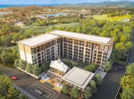 C240 New Prime Location 1BR Condo Near Beach Club, hotel v destinaci Thalang