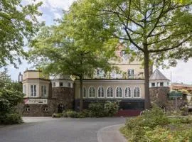 Hotel Landsknecht by Goshi