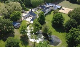 Manoir, vignes et chevaux au cœur des châteaux、ジュエ・レ・トゥールのホテル