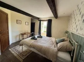 Authentic French Cottage with pool in Dordogne