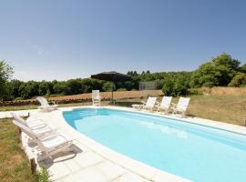 Spacious Holiday Home in Roussines with Private Pool, hotel in Roussines