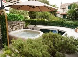 Villa Stone Garden Escape with jacuzzi