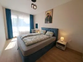 Elegant Stay 1-Bedroom Apartment in St St Constantine and Helena, Free Parking