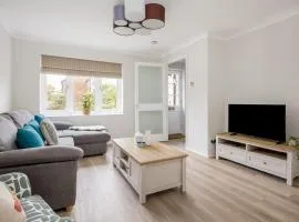 Shell Cove - With Sunny Rear Patio Near Harbourside Park