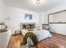 The Rheinsberger Mitte, 80m2, 2BR & Living Room, downtown location, Sleeps 6