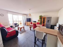 Spacious apartment in Juvignac, hotel in Juvignac