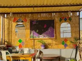 Incredible's Hostel & Safari