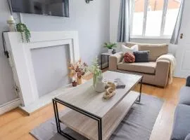 Modern House in Haydock with FREE Parking & Garden Patio