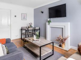 Modern House in Haydock with FREE Parking & Garden Patio, hotel in Haydock