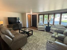 Three Bedroom Ranch walking distance to Lambeau, Hotel in Green Bay