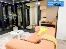 Luxury Marina Tower Stay Waterfront & City Views