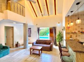 Aashiyana Villa - The Dream Stays ll Jacuzzi ll Pvt Big Pool ll Garden ll 3 Ac Rooms ll Gazebo, hotel s vířivkou v destinaci Lonavala