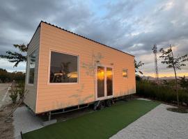 Tiny House Base Camp Granada Camping, minicasa en D&uacute;rcal