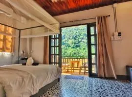 Dokchampa River View Villa