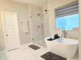 The Pershing Pad is at a Central location 3BR Sleeps 10