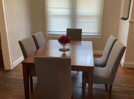 Private downtown cottage، كوخ في انديانابوليس