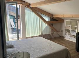 LOFT VILLEBOURBON 40 m2 avec parking, ξενοδοχείο με γκολφ σε Μοντωμπάν
