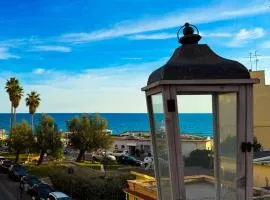 LA MAISON DU PORT - Superior Apartment, bright, glam, and refined with a wonderful sea view in Anzio city center