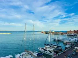 LA MAISON DU PORT - Superior Apartment, bright, glam, and refined with a wonderful sea view in Anzio city center