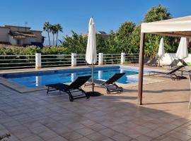 Finca Ca Nostra, Charmante Villa, Großzügiger Pool & Meerblick, Hotel in Llucmajor