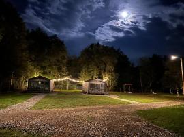 B Frames, hotel din Aninişu din Deal