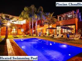 Villa Scil de luxe, Piscine chauffée, 3 Suites, Hamam, Jacuzzi extérieur, Bar détente avec Billard, salle de sport, service Baby Sitter, option gouvernante, vue sur l'Atlas, Parkings Privé, Pas de Vis à Vis !