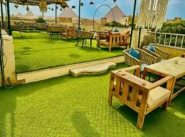 Farsha Pyramids Inn