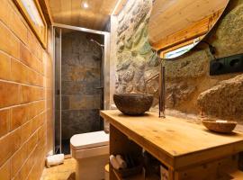 CaL QuEROL Sol i Neu, hotel in Latour-de-Carol