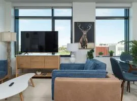 Central 1BR Apartment Assembly Square Pool Gym Parking Sleep 5