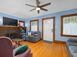 Historic 2 Bdr across from Lakeside Park