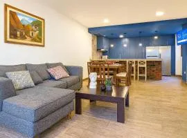 Casa estilo americano cerca del Shopping Mariscal con 2 garajes y WiFi