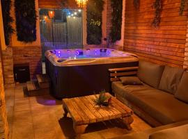 Sarajevo Deluxe penthouse and pool، فندق في سراييفو