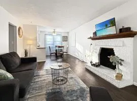 Gorgeous Clive Charmer, Near Shops, Trails & More!