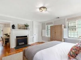 The Royce on Spring - High-End Family Getaway in Newport