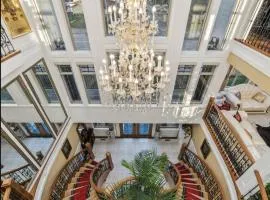 Empress Palace Hotel