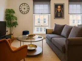 Central Windsor 2 Bed 2 Bath, FREE Parking 300m to Castle, Pet Friendly
