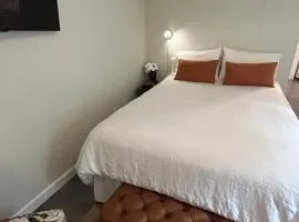 Beautiful & peaceful studio with private entrance