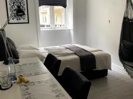 Quiet room in lively area with helpful Host!