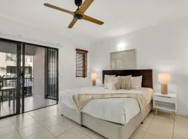 Lagoon Lookout - Poolside Studio near Trinity Beach