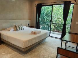 CASA SOLFE siete nueve nueve, ξενοδοχείο σε Francisco Uh May