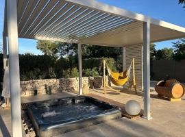 Villa Soleil Piscine Jacuzzi Pétanque Espace bbq billard et salons extérieurs, khách sạn ở Aix-en-Provence