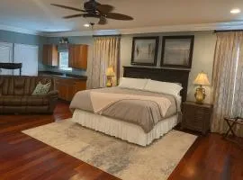 Lakefront Luxury: Dock Fire Pit Game Room More