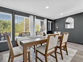 Greenway Getaway-Private Huge outdoor fun, Game,Navy