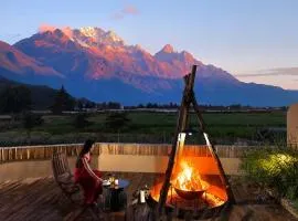 ShanJuanYun Panoramic Sunlit Yulong Snow Mountain Hotel